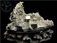 黃鐵礦+水晶（日本律雙晶），43x34x22cm-湖北大冶