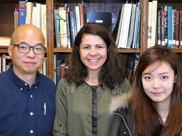 哈佛大學(xué)礦物博物館館長(zhǎng)（中）Raquel-Alonso-Perez拉奎爾·阿隆索·佩雷斯，譚力（左），譚格格（右）